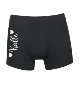 Boxershorts med personligt namn och hjärtan – romantisk design med egen text.