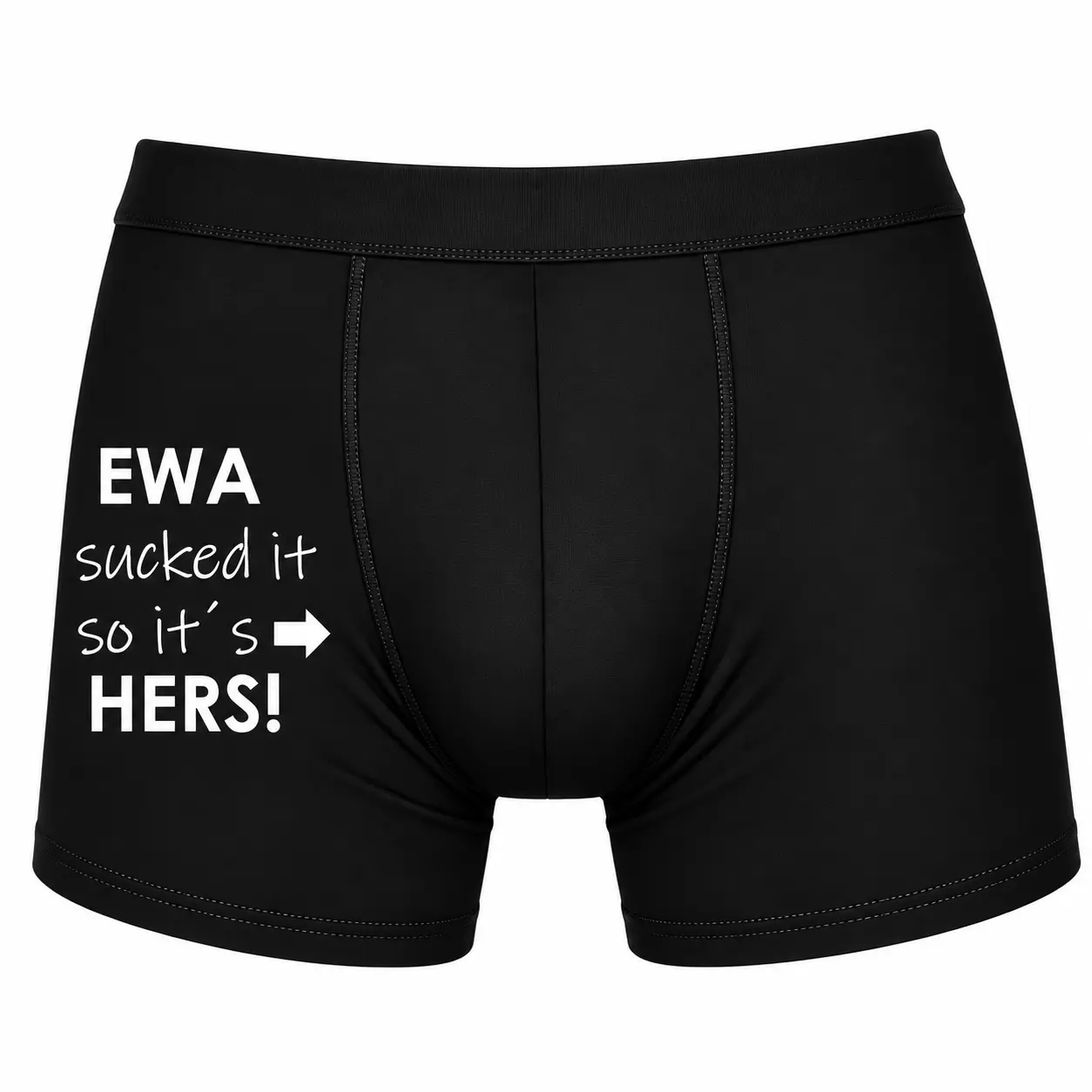 Roliga boxerkalsonger med eget namn – Sucked It So It's Hers Svarta boxerkalsonger med valfritt namn och texten Sucked it so it's hers – roliga personliga herrkalsonger med namntryck.
